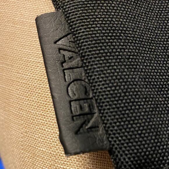 Black Canvas Unisex Crossbody Bag - Picture 2 of 11